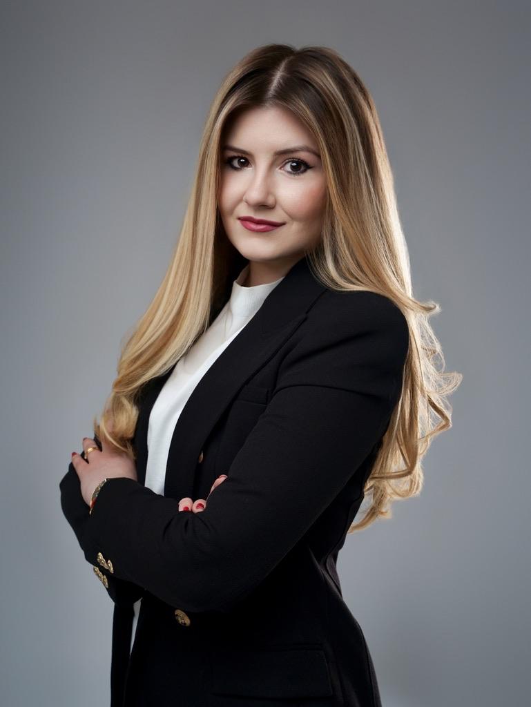 Adina Popescu — Fondatoare